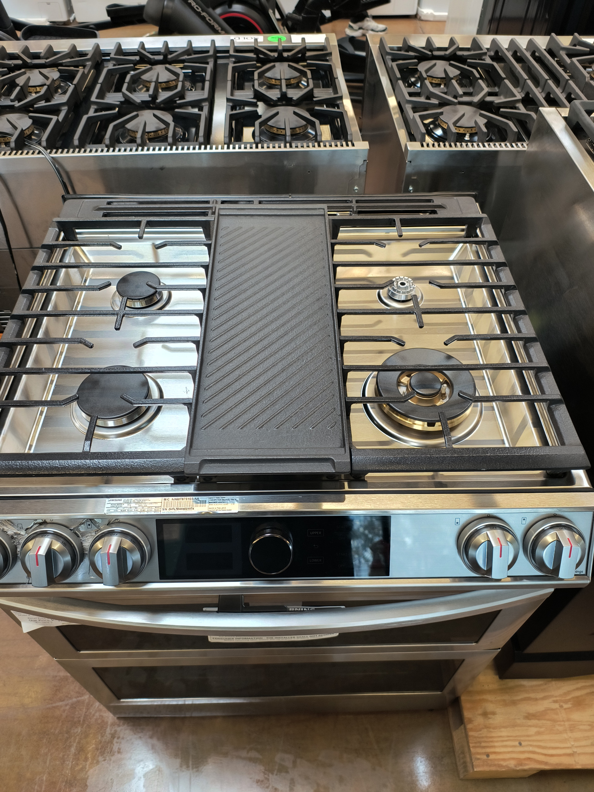 30" Samsung NX60T8751SS Slide-In Gas Range - Image 4