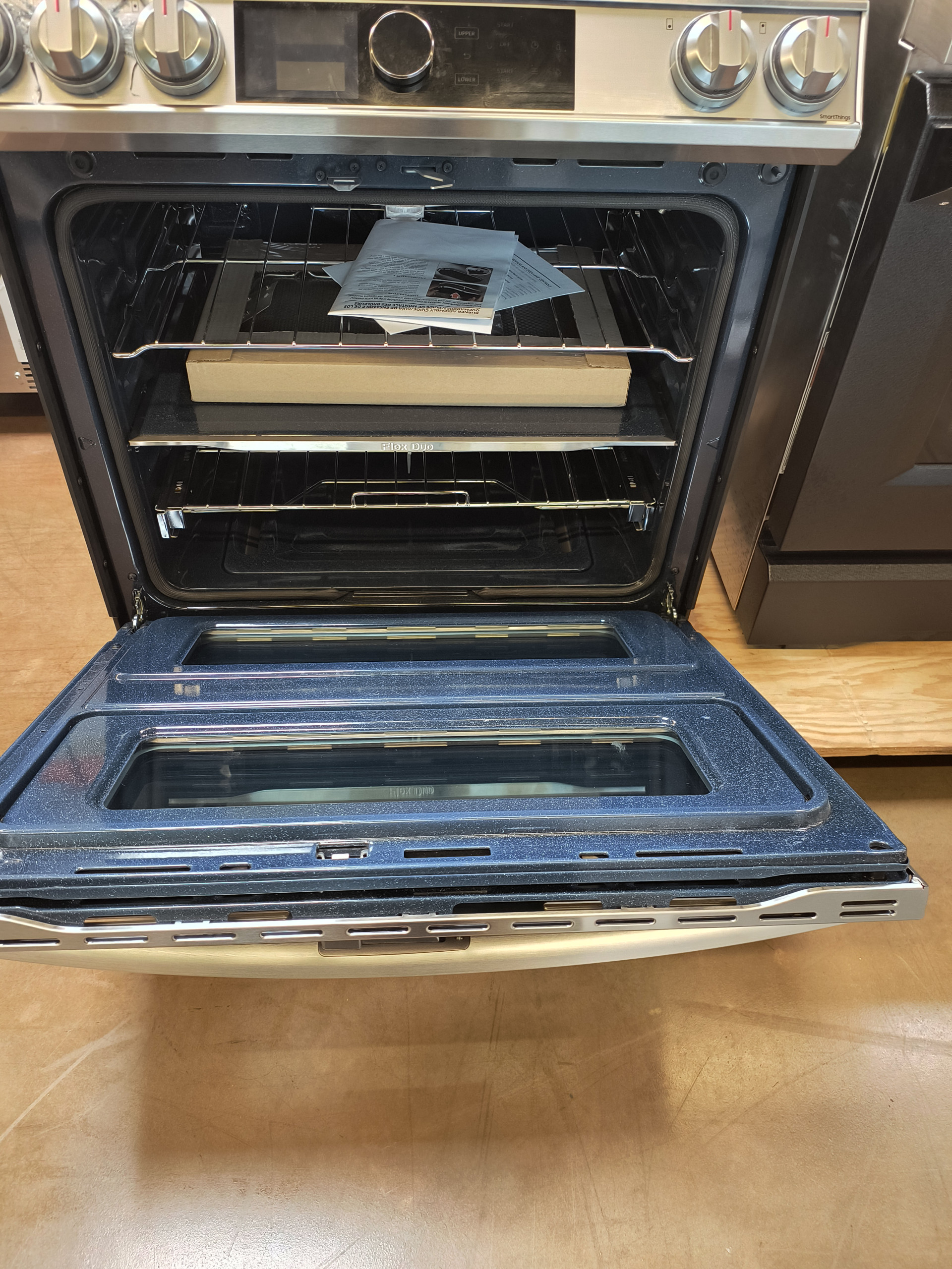 30" Samsung NX60T8751SS Slide-In Gas Range - Image 9