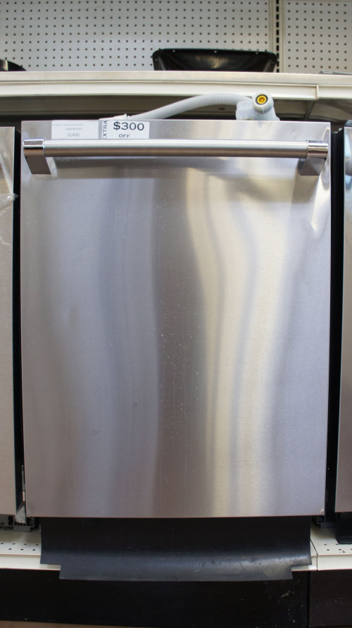 24: Thermador DWHD651JFP Dishwasher
