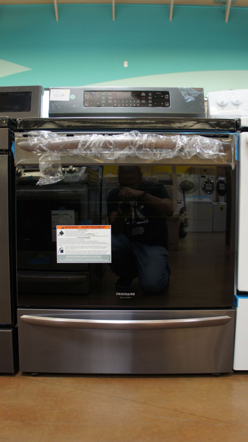 30" Frigidaire GCRI3058AD Freestanding Induction Range