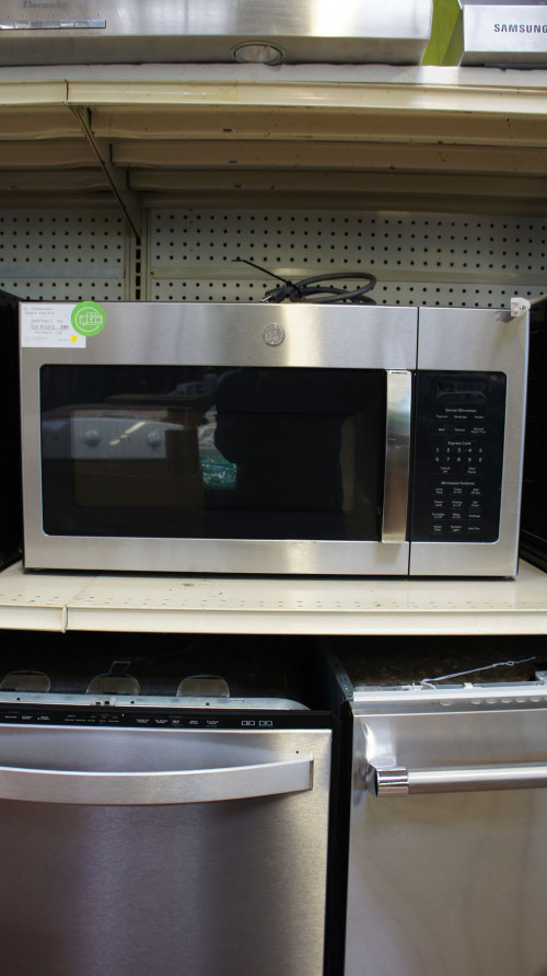 1.7 cu.ft. GE JVM6175YKFS Microwave