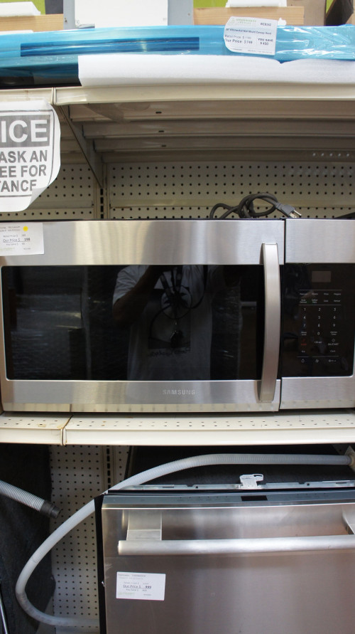Samsung ME17R7021ES Microwave Oven