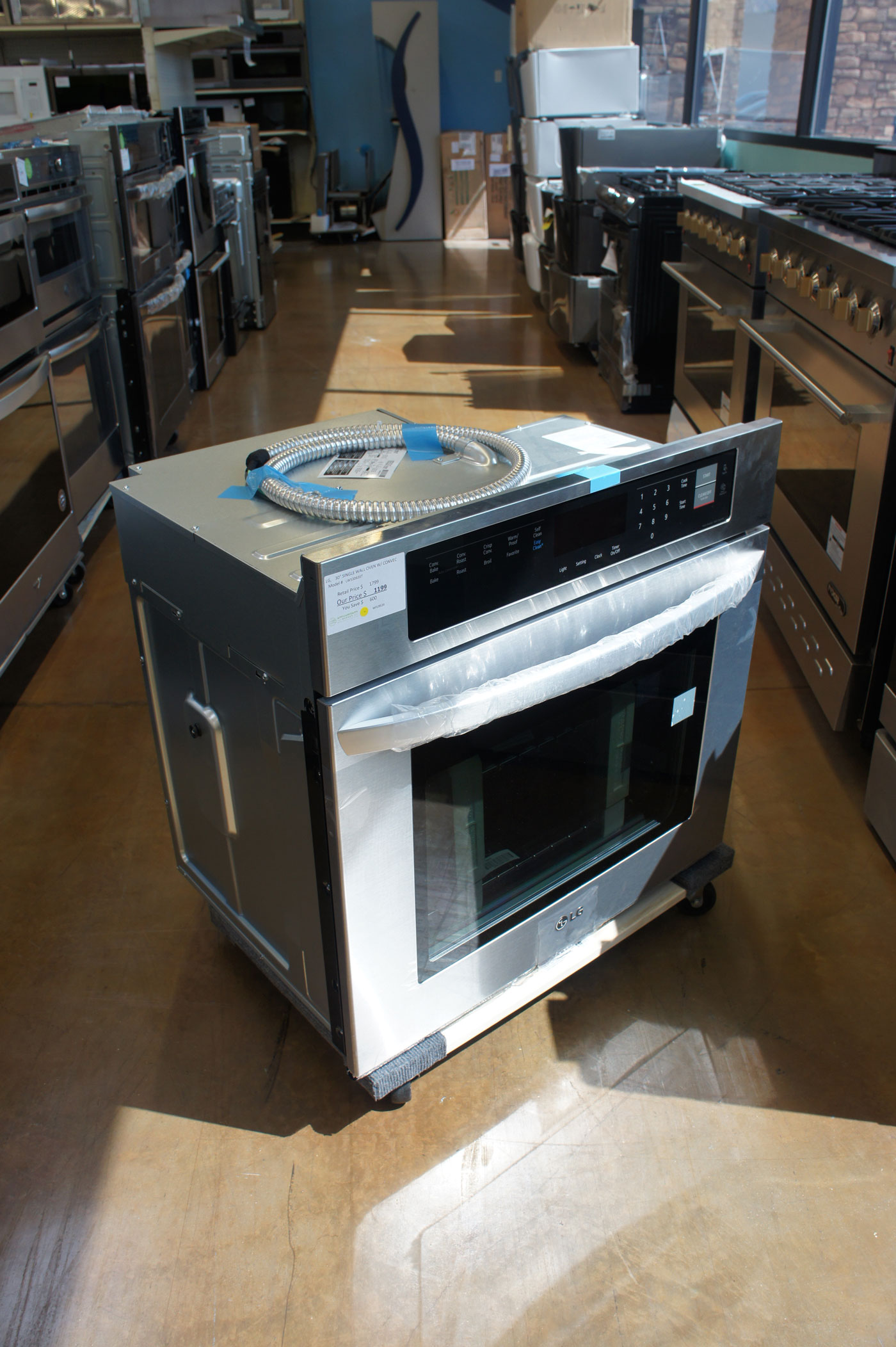 30" LG LWS3063ST 4.7 cu.ft. Single Electric Wall Oven - Image 2