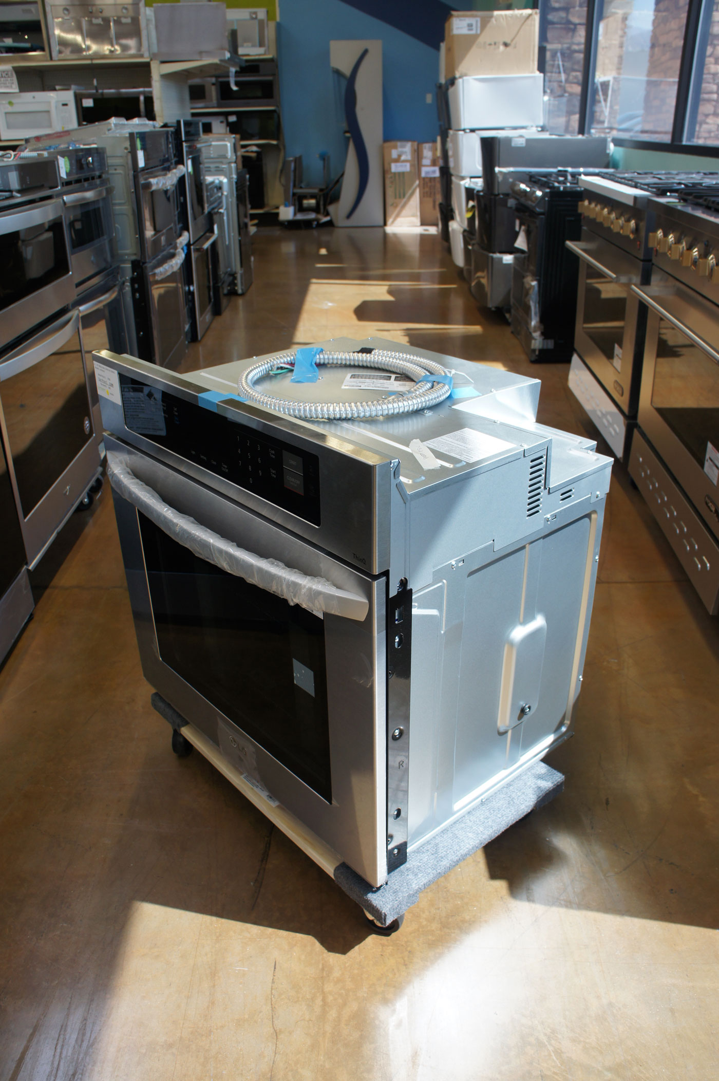 30" LG LWS3063ST 4.7 cu.ft. Single Electric Wall Oven - Image 3