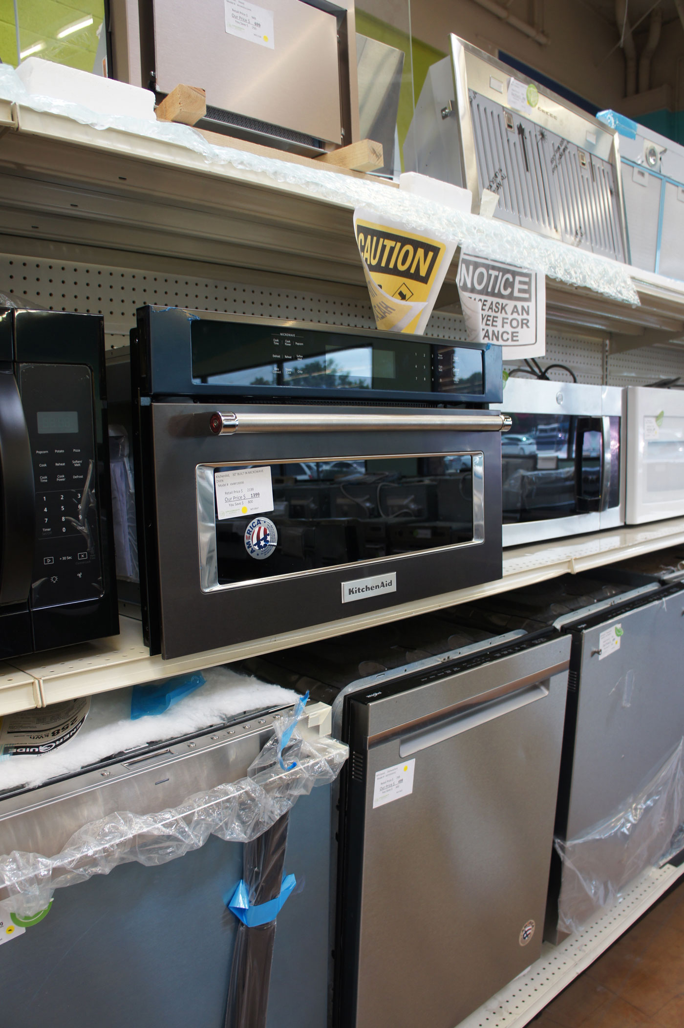 30" KitchenAid KMBP100EBS 1.4 cu.ft. Built-In Microwave - Image 2