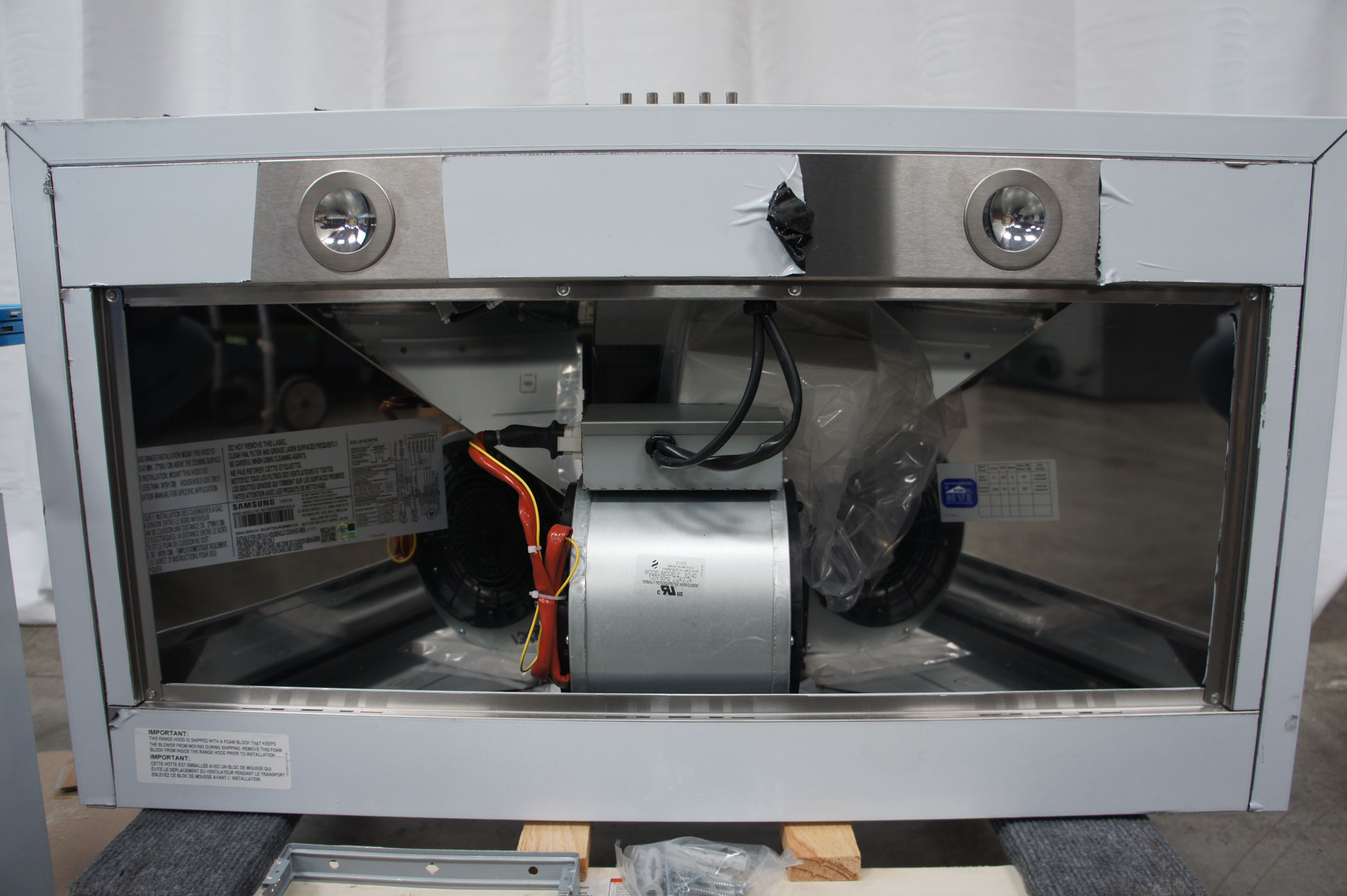 36" Samsung NK36R5000WS Wall Mount Chimney Hood - Image 2