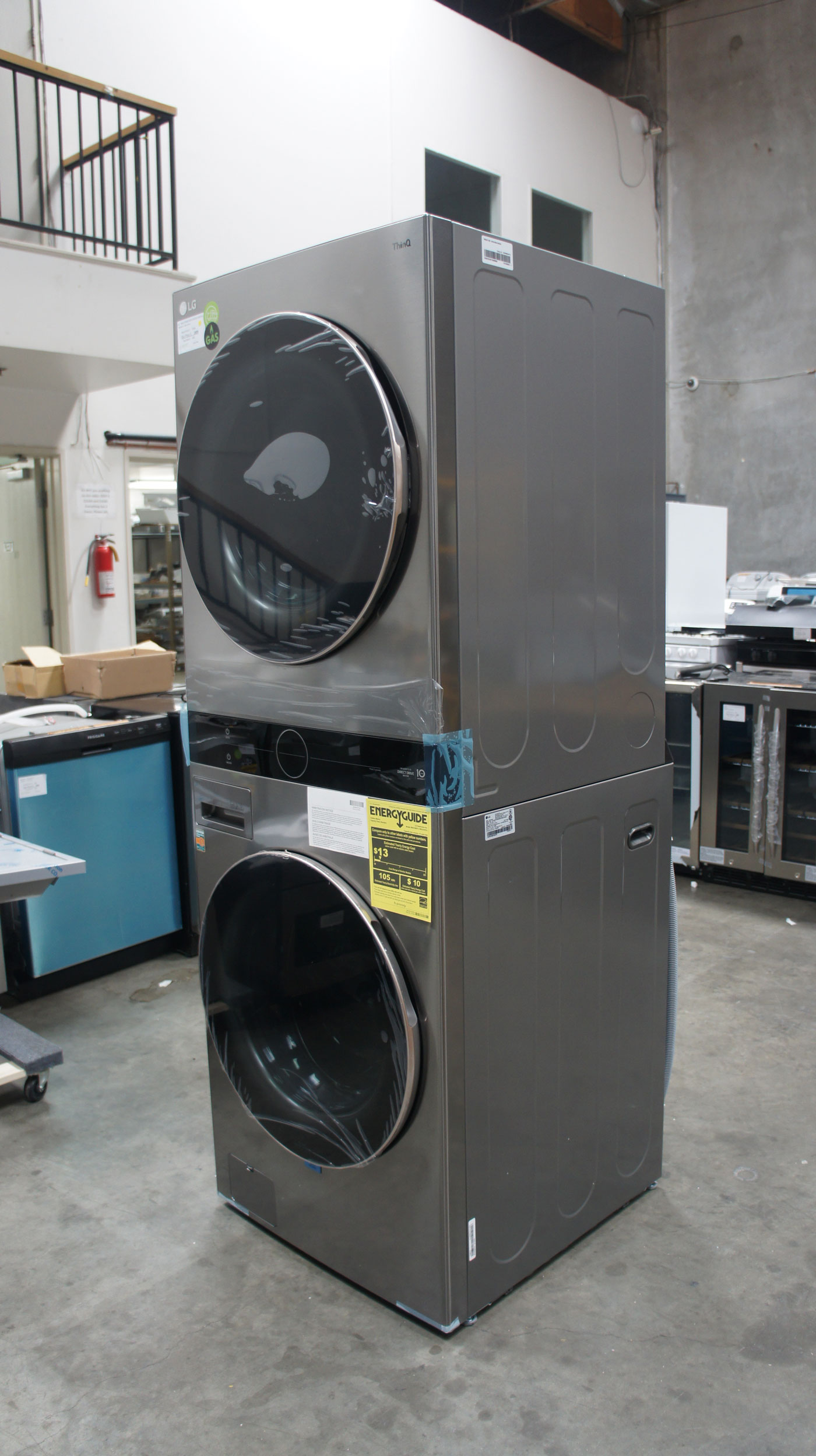 27" LG WKG101HVA 11.9 Cu. Ft. Smart Gas Laundry Center - Image 3