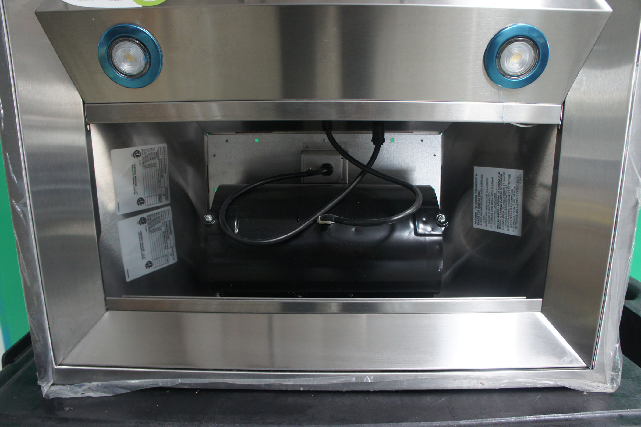 30" VIKING RVCH330SS Wall Mount Chimney Hood - Image 3