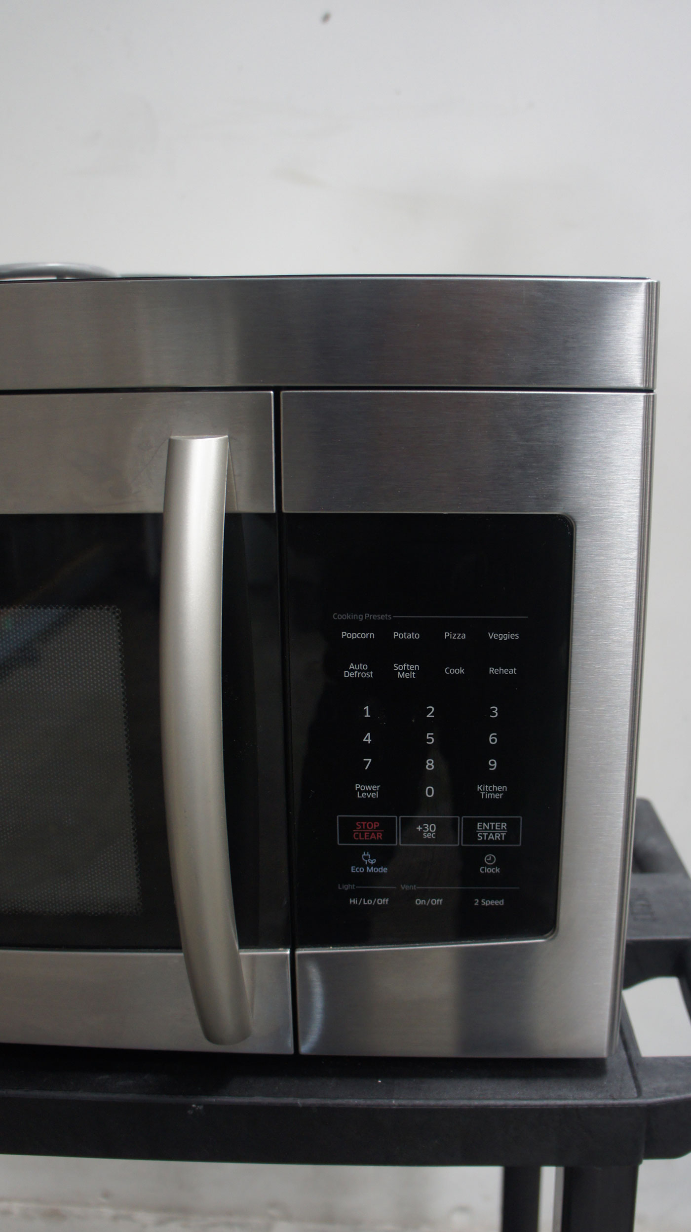 30" Samsung ME16K3000AS 1.6 cu.ft. OTR Microwave Oven - Image 3