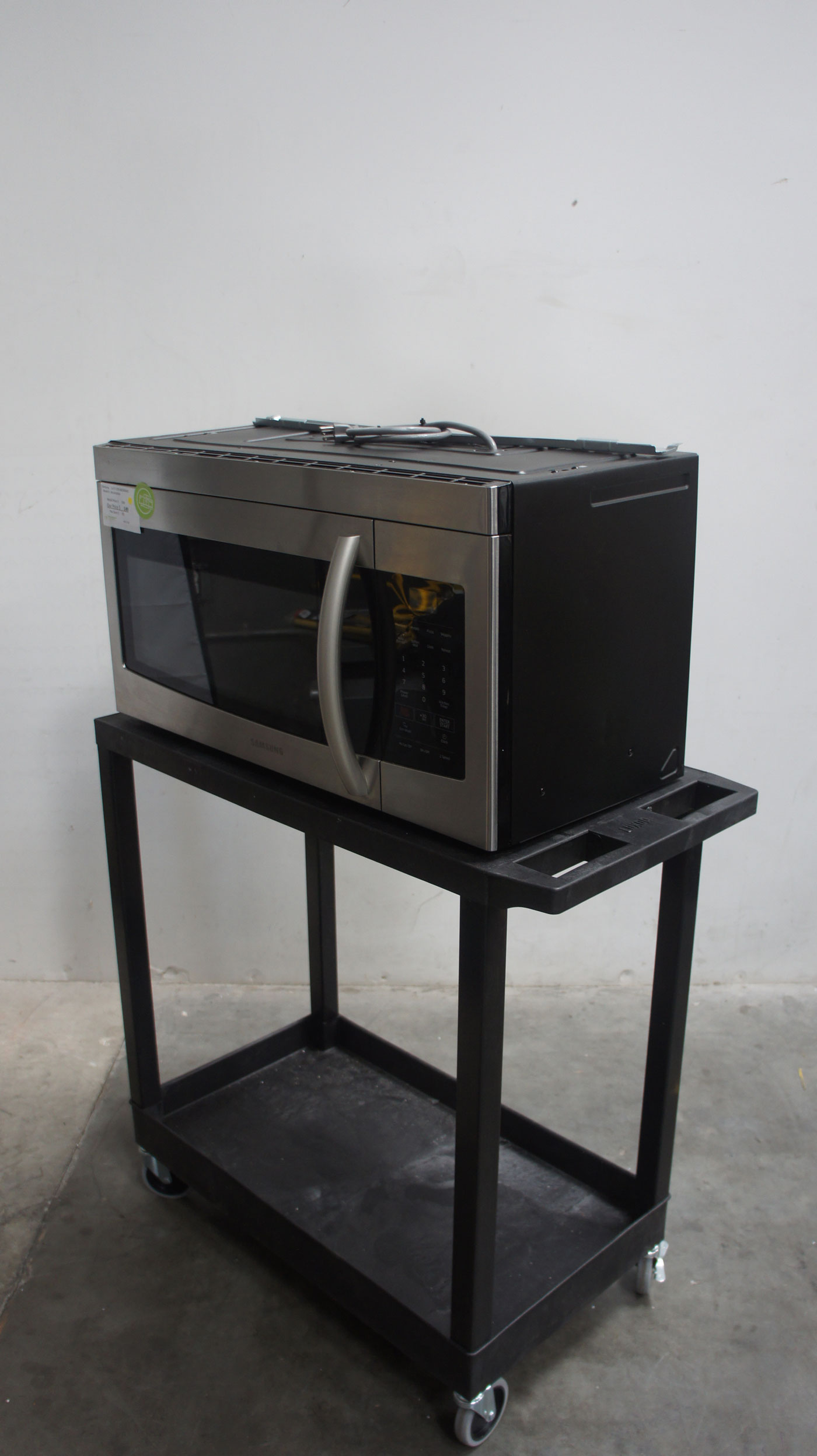30" Samsung ME16K3000AS 1.6 cu.ft. OTR Microwave Oven - Image 5