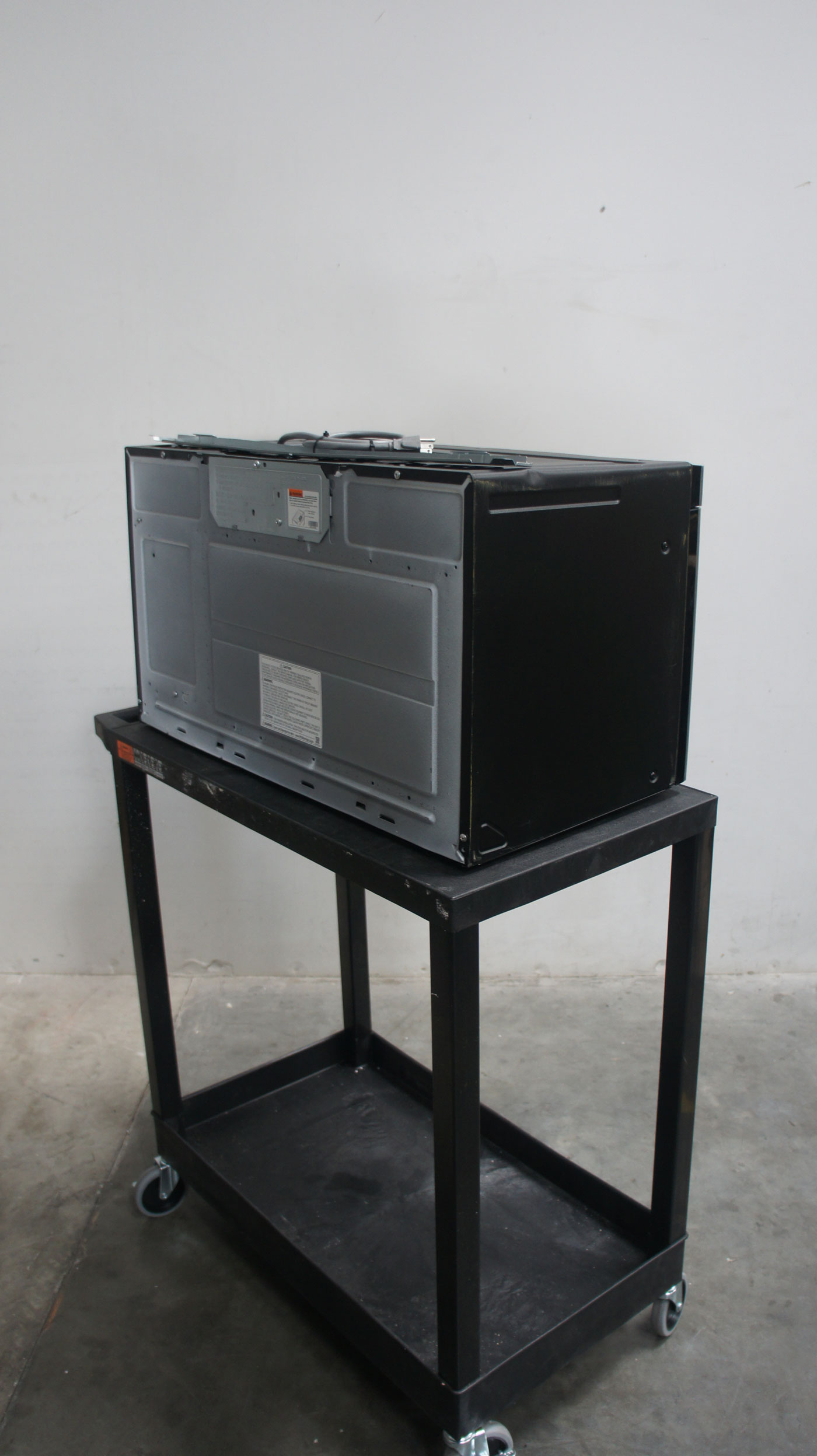30" Samsung ME16K3000AS 1.6 cu.ft. OTR Microwave Oven - Image 6