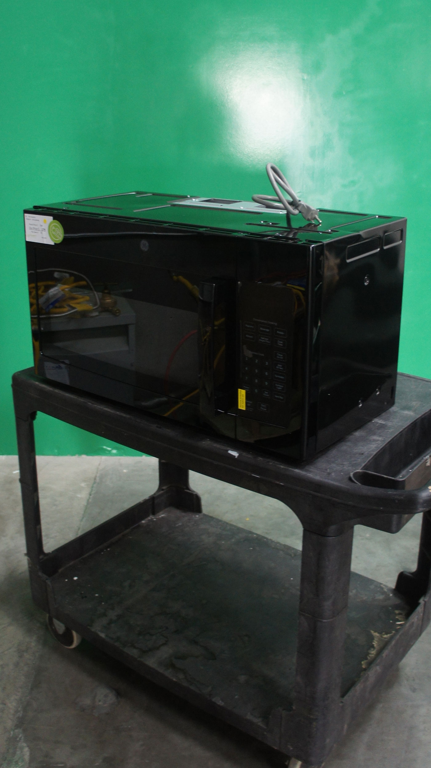 30" GE JVM3160DFBB 1.6 cu.ft. OTR Microwave Oven - Image 6