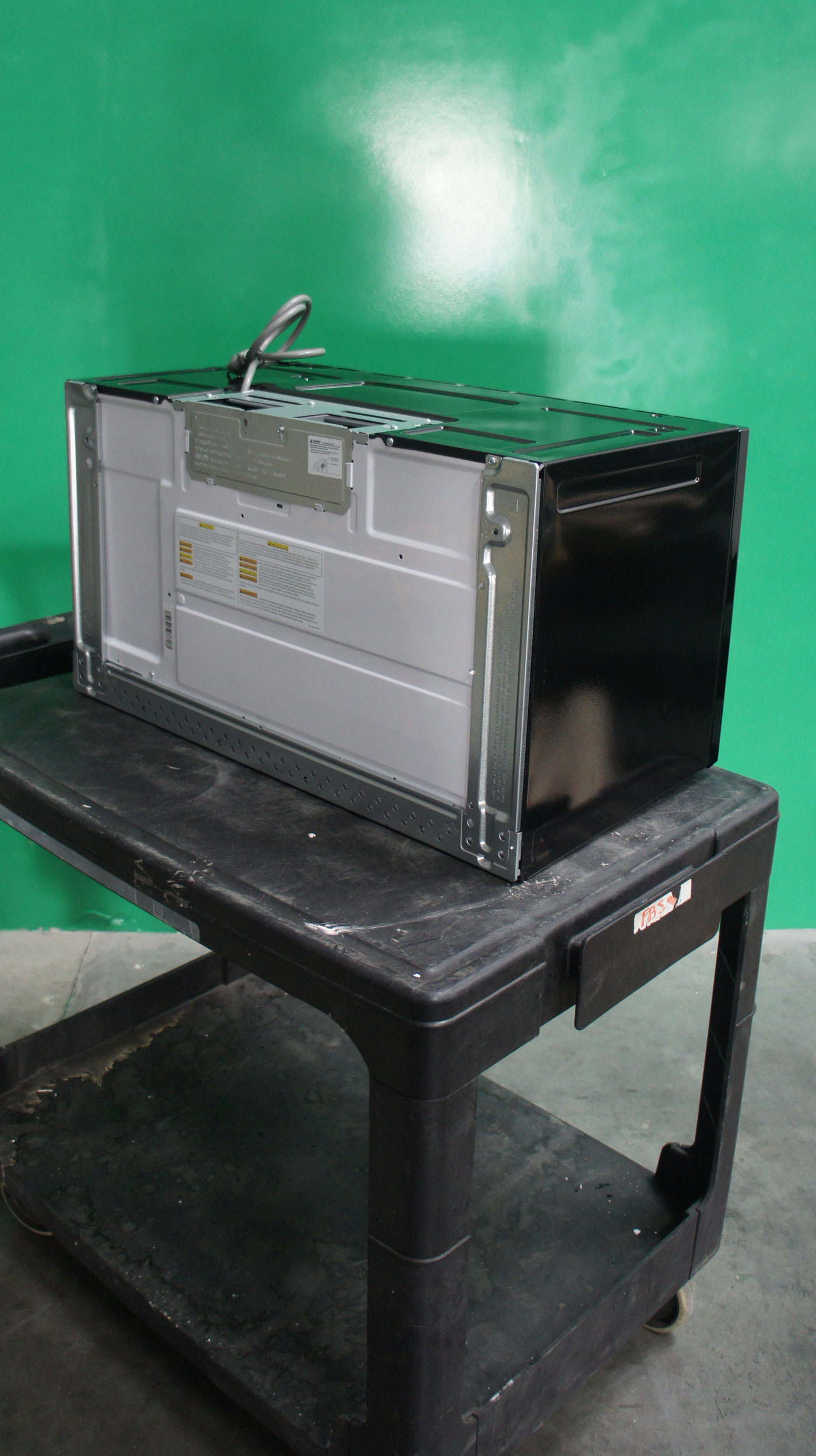 30" GE JVM3160DFBB 1.6 cu.ft. OTR Microwave Oven - Image 10