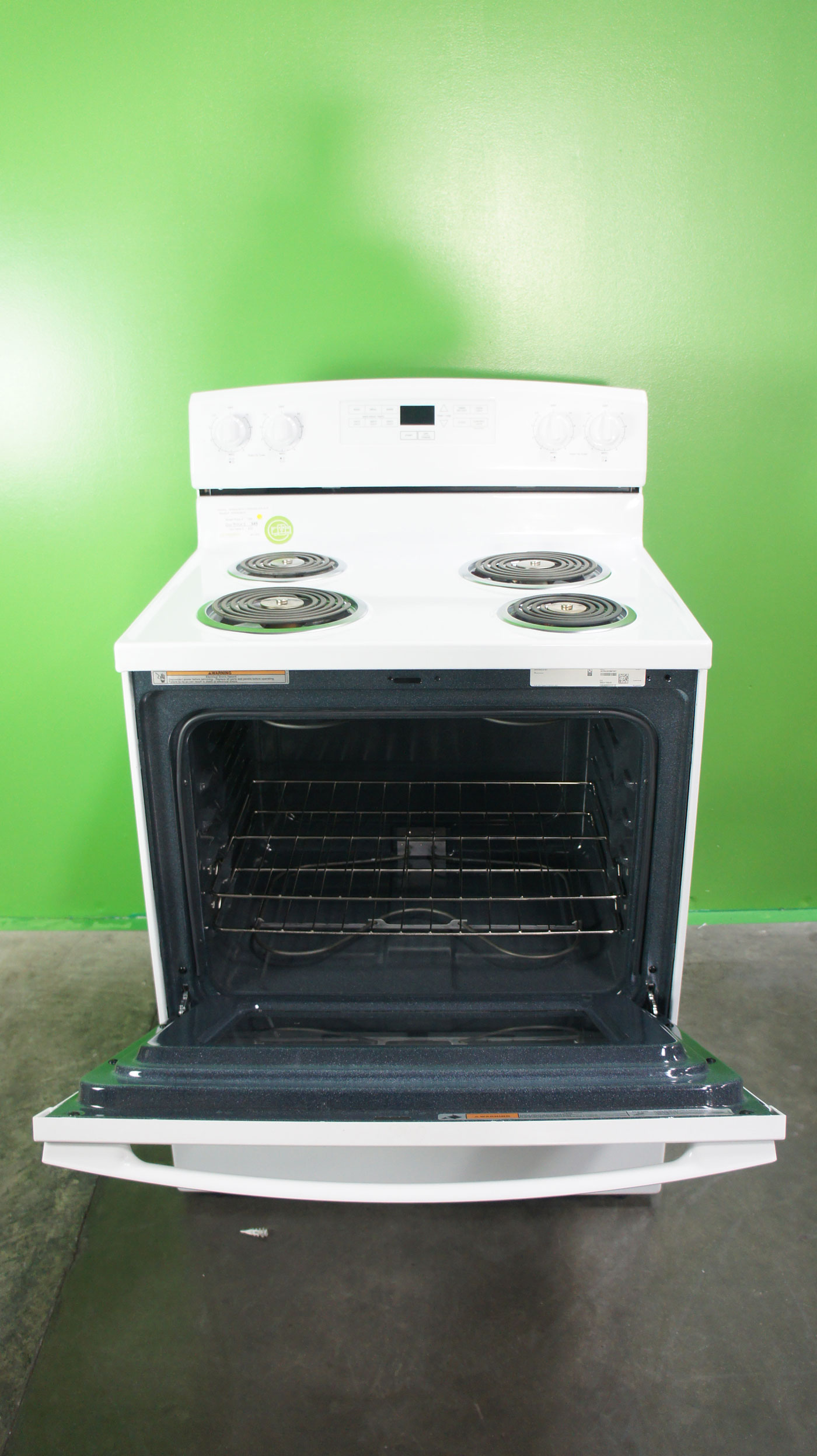 30" AMANA ACR4303MFW 4.8 cu. ft. Freestanding Electric Range - Image 2