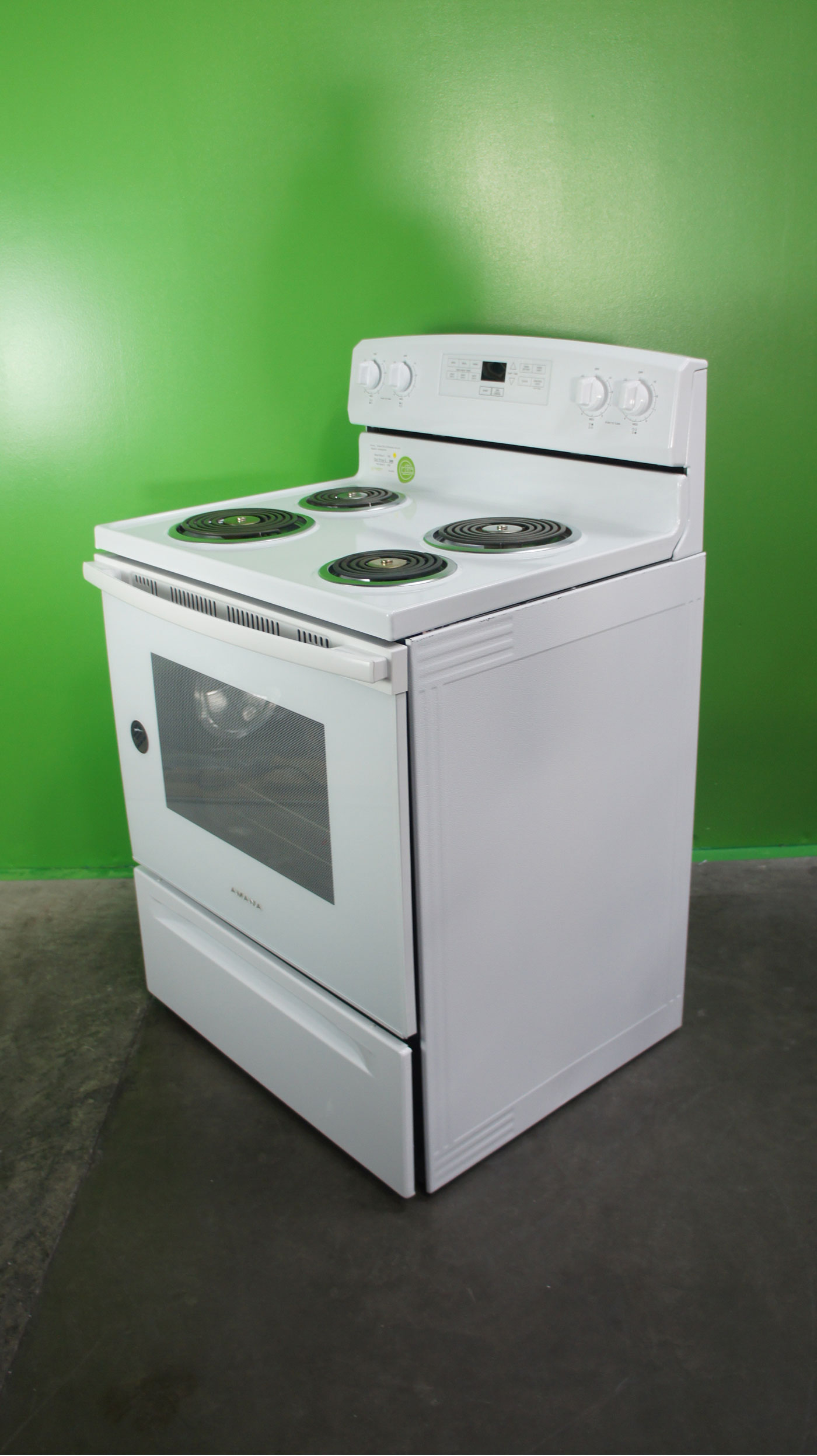 30" AMANA ACR4303MFW 4.8 cu. ft. Freestanding Electric Range - Image 3