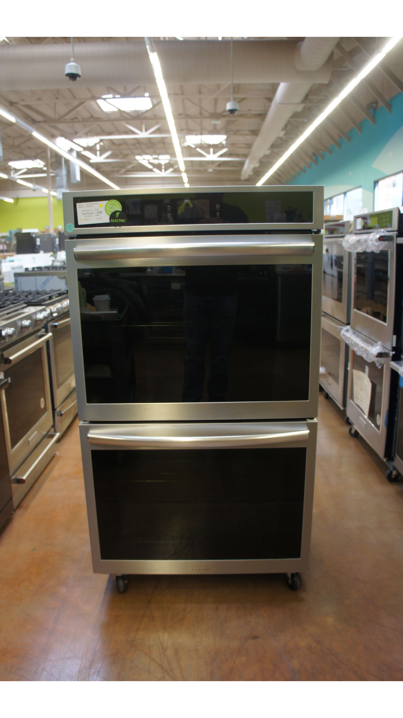 30" Frigidaire GCWD3067AD Double Electric Wall Oven - Image 2