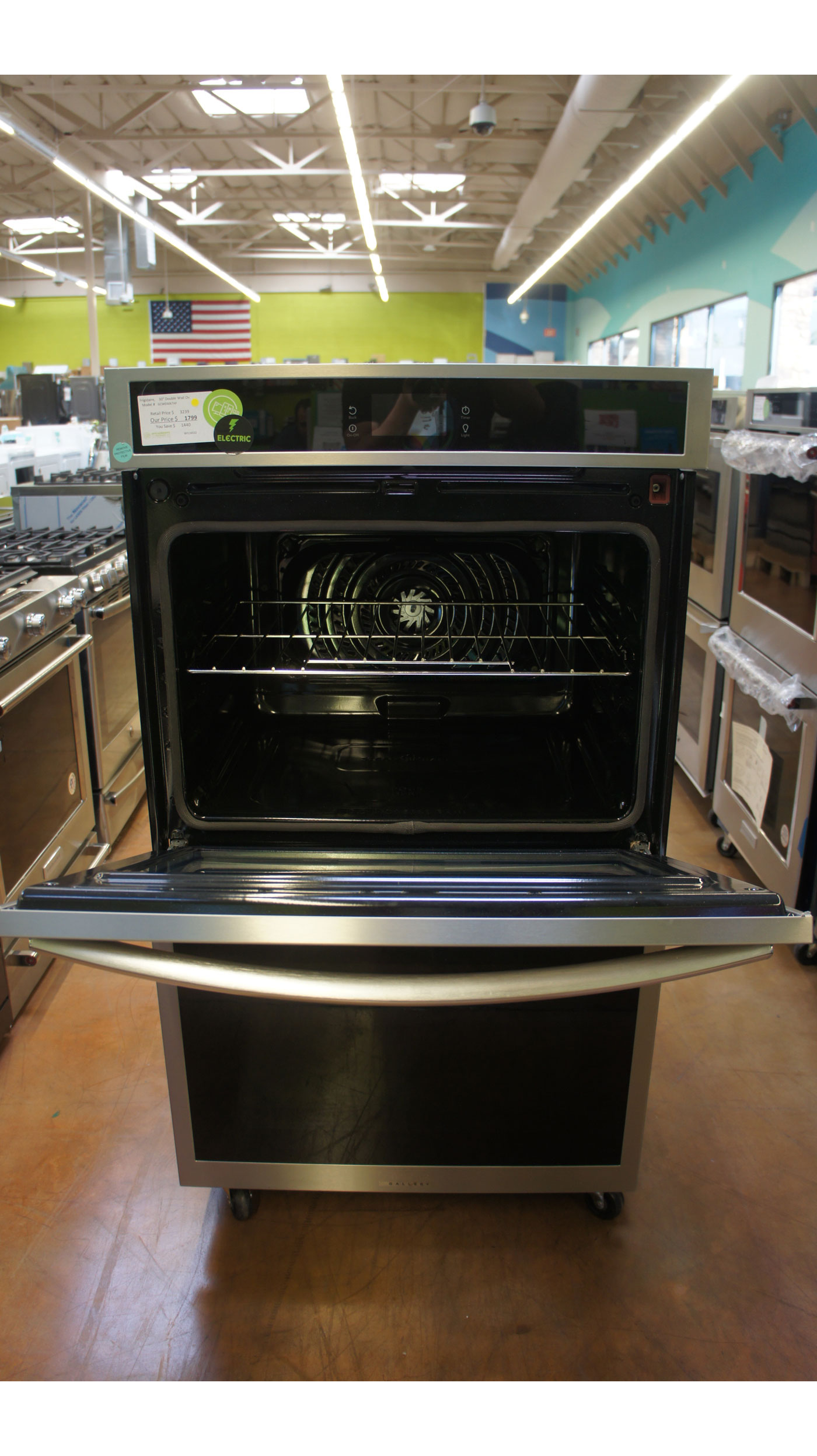 30" Frigidaire GCWD3067AD Double Electric Wall Oven - Image 3