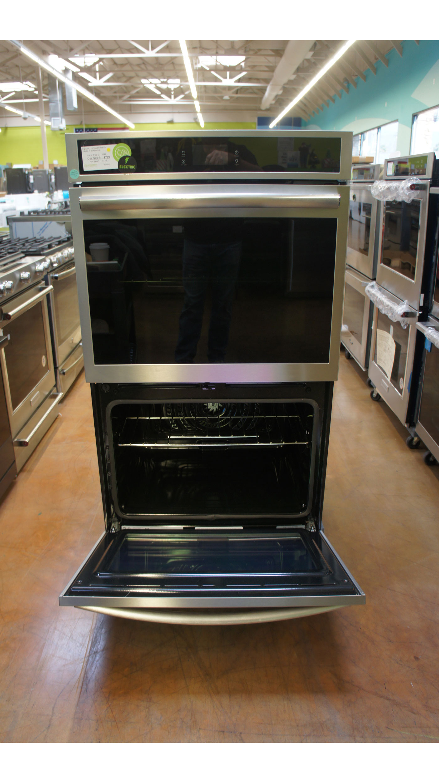 30" Frigidaire GCWD3067AD Double Electric Wall Oven - Image 4