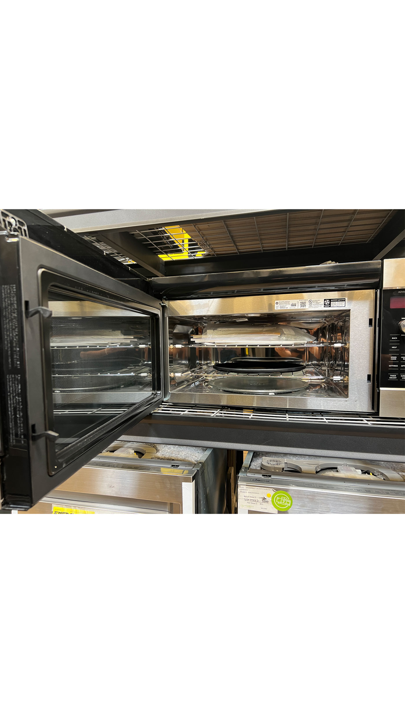 30" Bosch HMV8053U 1.8 cu.ft. Over The Range Microwave - Image 3