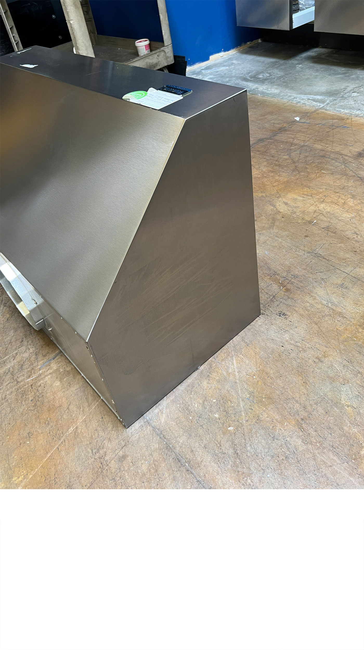 36" Viking VWH536481SS Pro-Style Wall Mount Range Hood - Image 4